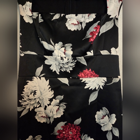 White HouseElegant Black Floral Dress - Picture 3 of 14